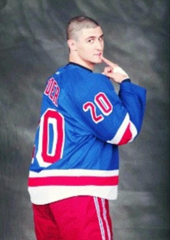 HAPPY BIRTHDAY CHRIS KREIDER!!!!! 