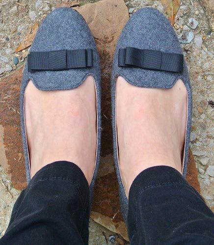 got_flats's tweet photo. #Fashionflats #flats #style #fashion #fotd #sotd #selfie #feet #legs #grayflats   #pencilskirt #ootd http://t.co/PFPZTEGytP