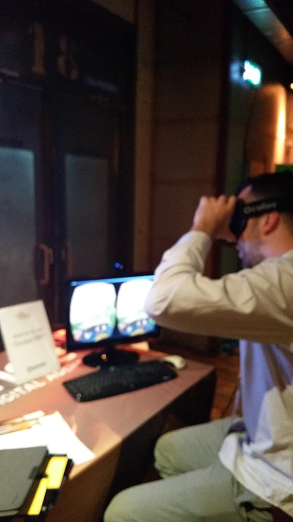 jorgvloet's tweet photo. #OculusRift uit proberen #drupaljam @OneShoe @Thomasansems http://t.co/trHn0VE2Jr