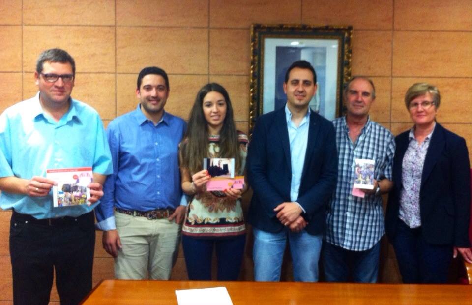 ApcCatral's tweet photo. Entrega de premios del I CONCURSO DE FOTOGRAFÍA MÓVIL #disfrutadecatral #catral #fotografia http://t.co/FEjKlz7X01