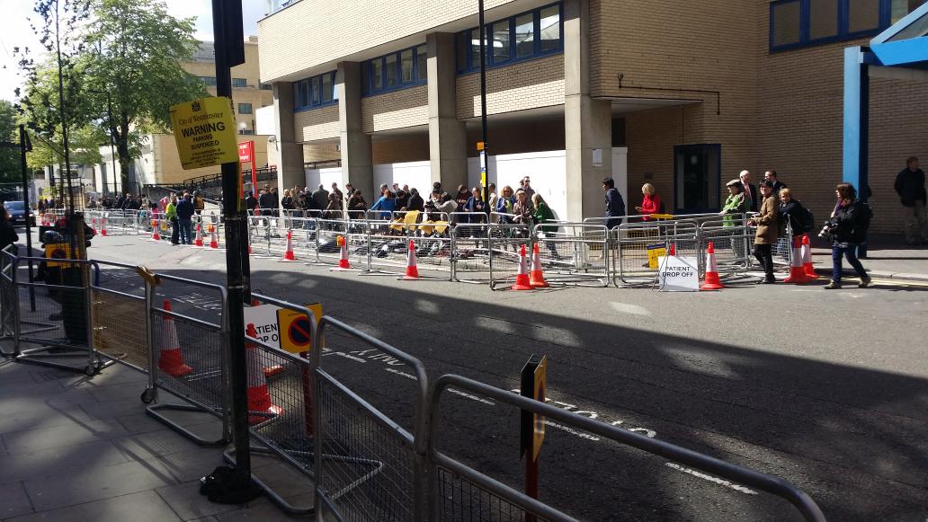 ProfessorNuts's tweet photo. Roadblock at St Mary's Hospital Paddington #WilliamandKate #RoyalBaby http://t.co/0OS7PG8Wn7