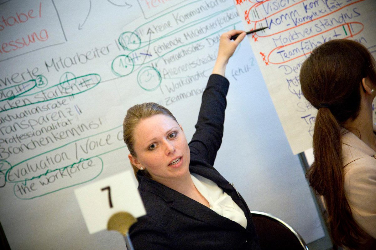 ClaudiaBauhuber's tweet photo. Schöne neue Führungskräfte - Das war #Panda15! Danke auch für das schöne Foto :) http://t.co/Fc0G2E1sYF #dmwDE #fb http://t.co/0PAYKCpHHK