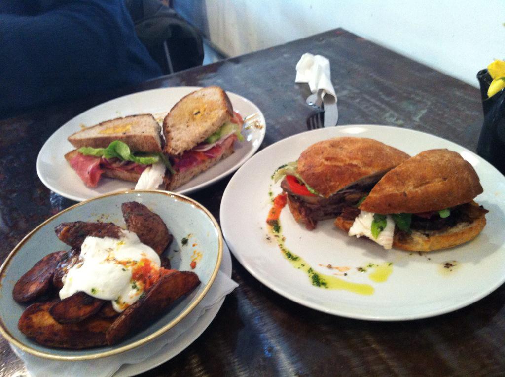 Mckeevs91's tweet photo. Feeling stuffed at @Warehouse2013 were the food is top notch &amp; staff are super friendly @Derryvisitor #ledgenderry http://t.co/44wX67sbR8