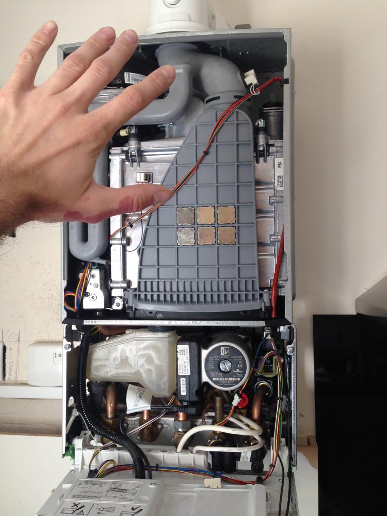 irbheating's tweet photo. Will my hands survive? It's only a boiler service so I hope so... @heatingyourhome @worcestercutz http://t.co/1zTurMMHFp
