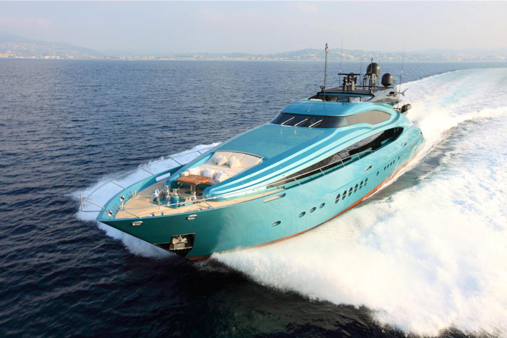 YachtMarques's tweet photo. 'Blue Ice' all aluminium built by PJ. It only really comes alive when the throttles fully released. A head turner. http://t.co/x7GOcIEW2Z
