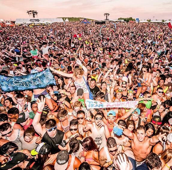 VELDFest's tweet photo. Team @Kaskade was in full effect at #VELD2013! #TBT Who's excited for this year? #VELD2015 #NeverVELDAlone http://t.co/DNhrERFFER