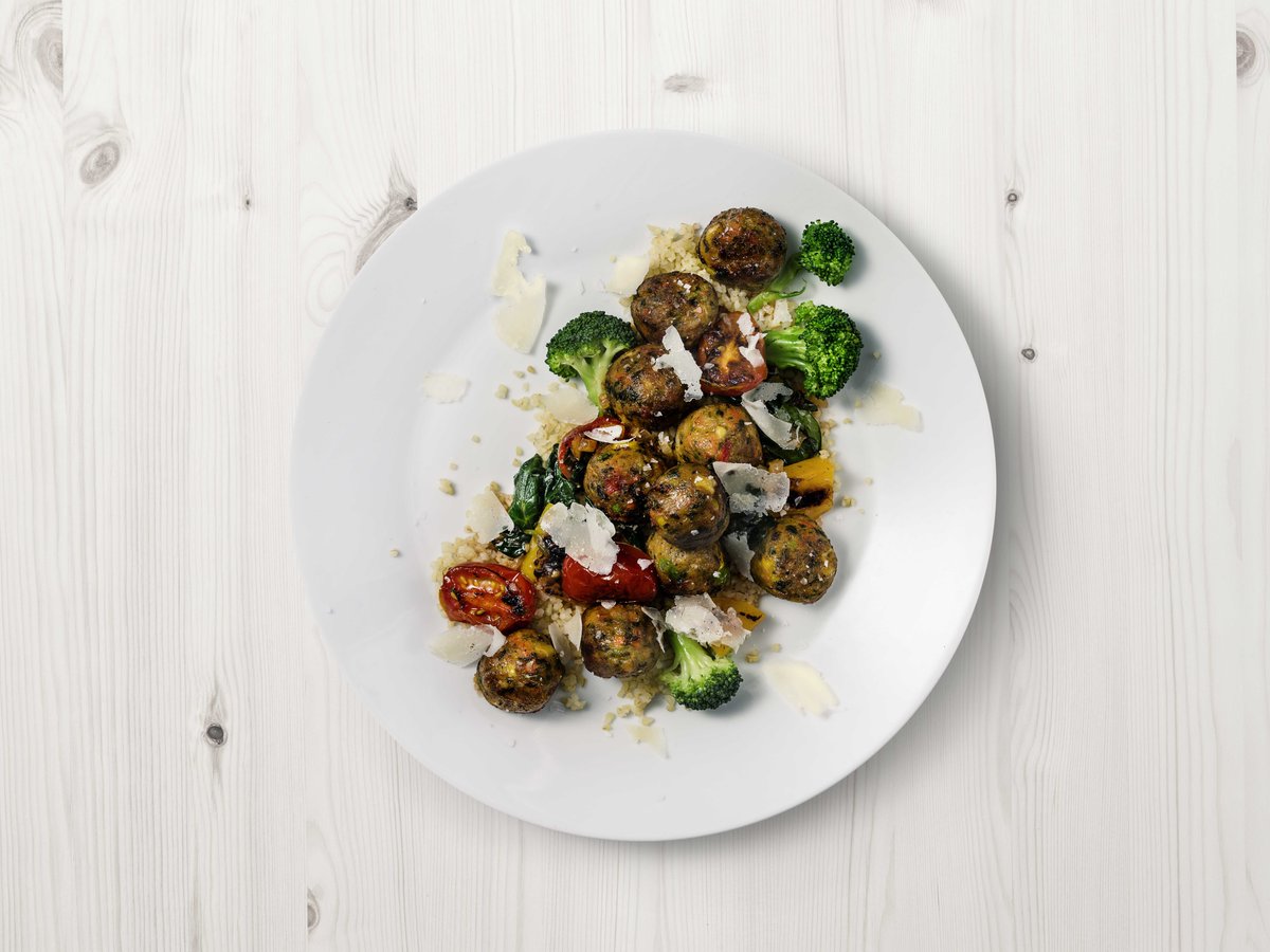 IKEAITALIA's tweet photo. Nel ristorante c'è una gustosa novità: le polpette vegetariane. Sono senza glutine, soia, noci, uova e lattosio. http://t.co/GEfxQO1Uf0