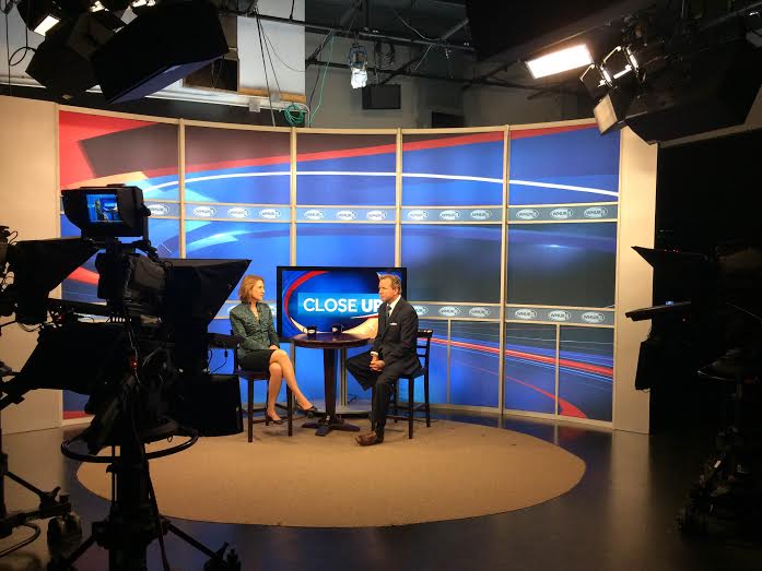 CarlyFiorina's tweet image. Taping an interview with @WMUR9's @JoshMcElveen. It airs on Sunday! #nhpolitics
