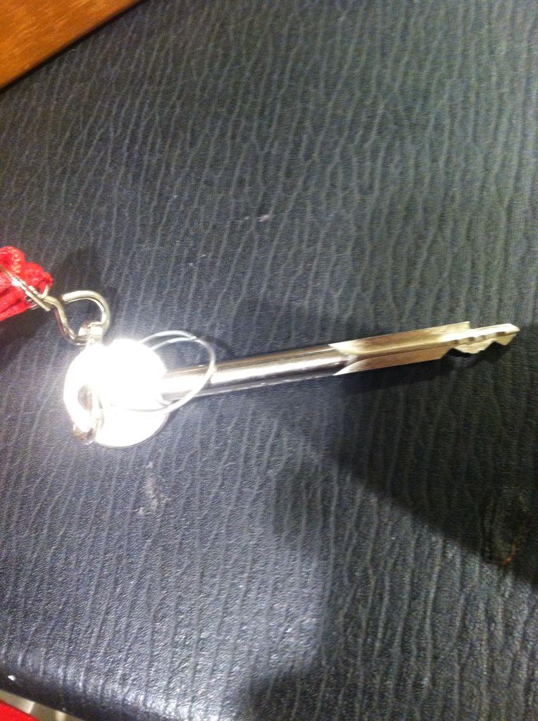 dakerattleNroll's tweet image. How many history majors does it take to open a display case? #historymajorproblems #archiveproblems