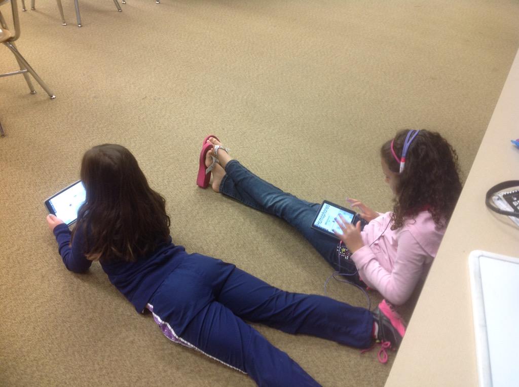 MrWhite2ndgrade's tweet photo. Pairs working on the antonym synonym and homophone challenge. #dg58learns http://t.co/fT3cJ5SJUY