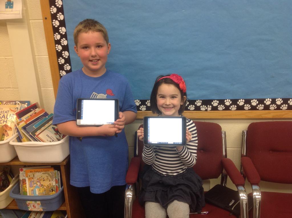 MrWhite2ndgrade's tweet photo. Pairs working on the antonym synonym and homophone challenge. #dg58learns http://t.co/fT3cJ5SJUY