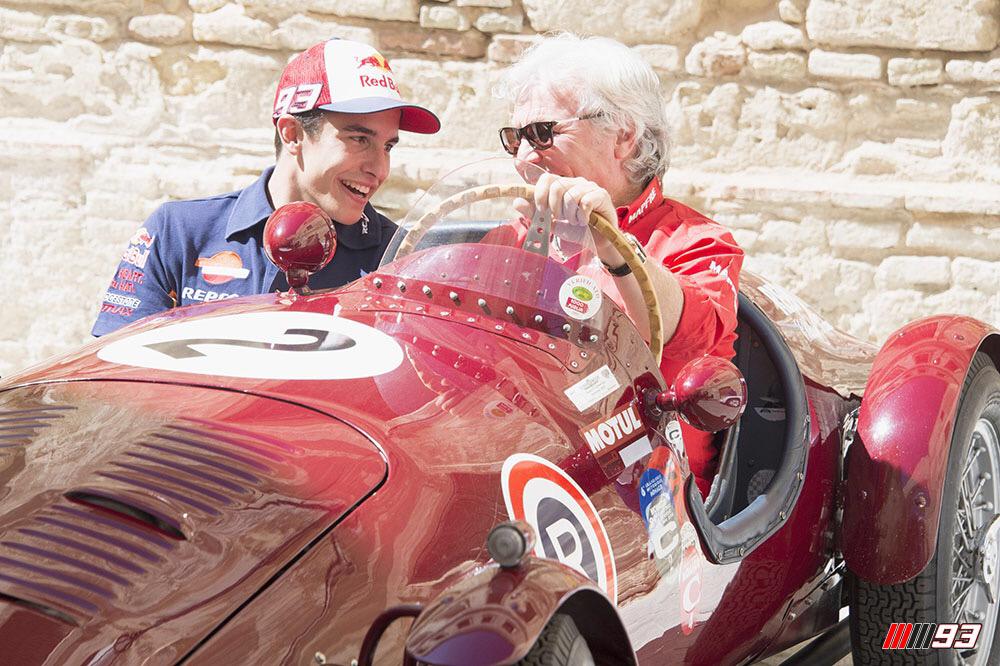 marcmarquez93's tweet photo. Con el maestro @ANieto_Oficial por las calles de Jerez! :) http://t.co/Uoy7n8ML6S
