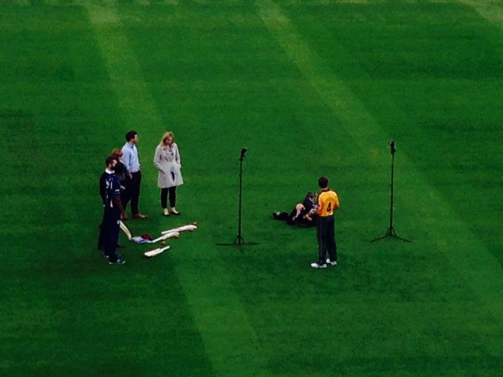 WIJefferson610's tweet photo. @jamestaylor20 microphones a bit high for you buddy ? #wheresaboxwhenyouneedone #minielvis http://t.co/AWceOYyRXr