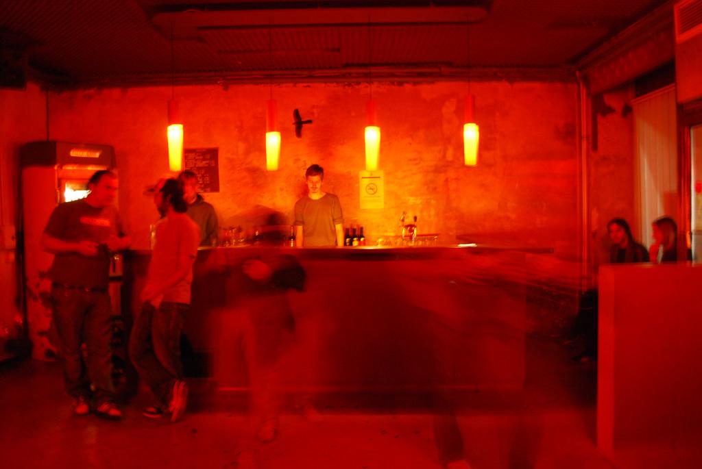 unlike's tweet photo. Our favorite building-site bar in #Munich: http://t.co/aqMwKcJwoO http://t.co/DagsXrLo8V