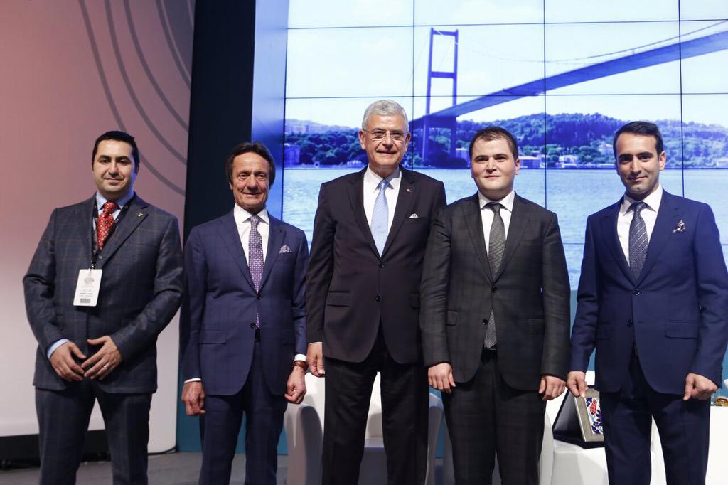 volkan_bozkir's tweet photo. 2,8 milyar $ tutarında fon anlaşması imzalanan Uluslararası Yatırım Zirvesi katılımcıları ile kareler.(1) http://t.co/9i16crEgUg
