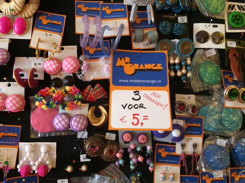 Alle oorbellen uitzoeken: 3 voor €5,-