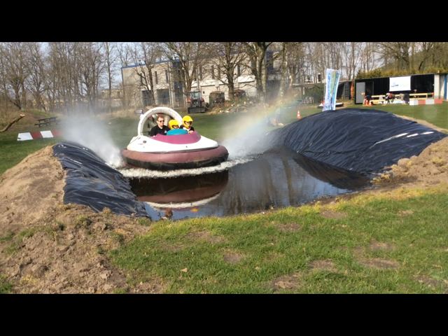 Een echt bijzonder #bedrijfsuitje .... zelf vliegen in een hovercraft! Dit kan nergens anders in #Nederland