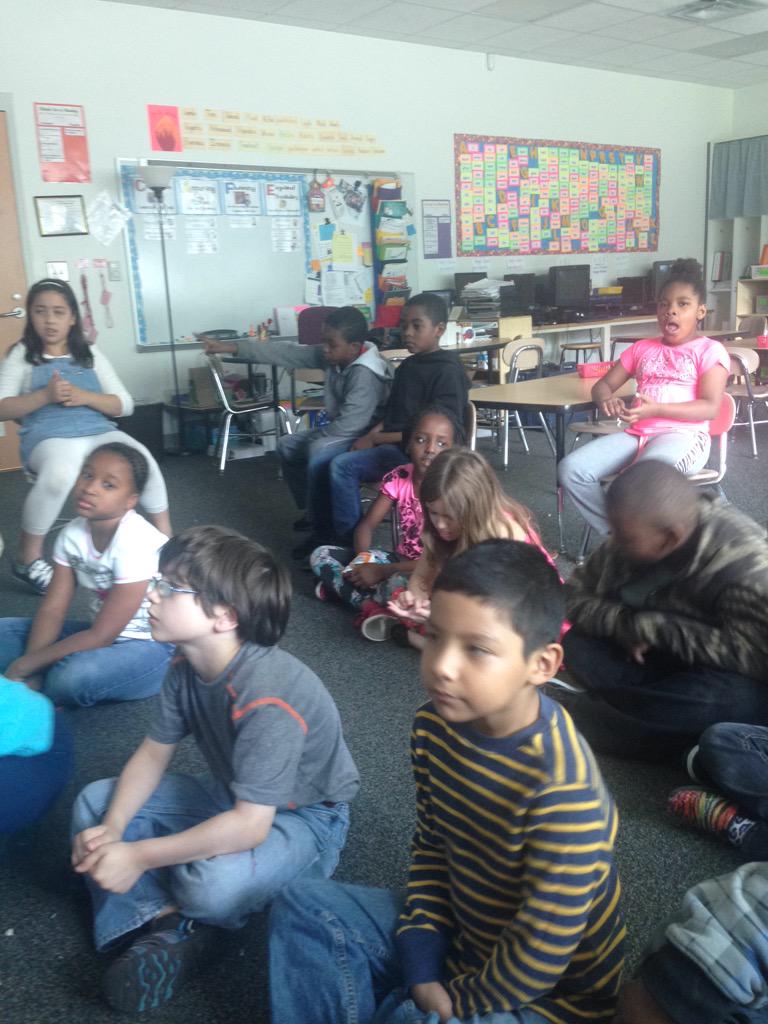 MrsJArny's tweet photo. We're ready @DiscoveryEd #aconversationwithpresidentobama http://t.co/jvdFzUZxJF