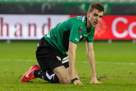 footmercato's tweet photo. Gregory Mertens (Lokeren) est décédé 3 jours après une crise cardiaque survenue au cours d'un match. #RIP http://t.co/wpcCuB4c49