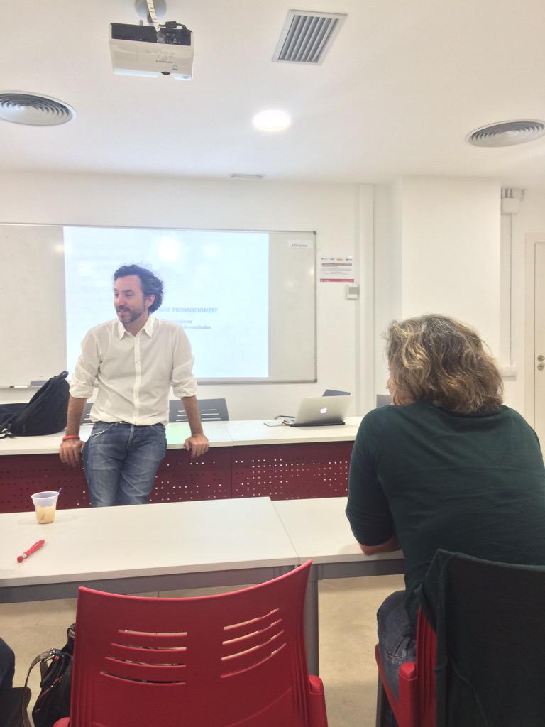 FoxizeTGN's tweet photo. Comencem nou curs amb @titonet '¿Cómo diseñar promociones? http://t.co/bI1dCDulkX