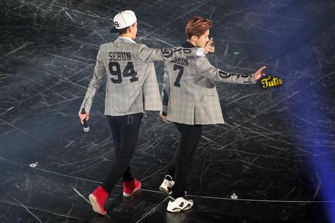 BANANASH94's tweet photo. อยู่เคียงข้างกัน #AlwayswithHUNHAN #HunHanMonth http://t.co/ZhrWGBx0NA