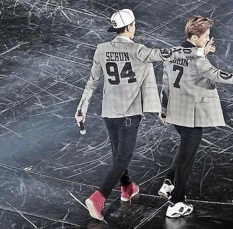 BANANASH94's tweet photo. อยู่เคียงข้างกัน #AlwayswithHUNHAN #HunHanMonth http://t.co/ZhrWGBx0NA