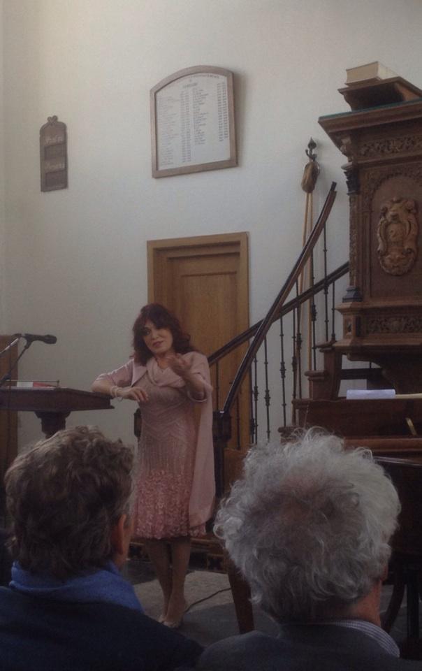 Overhetwater's tweet photo. Rosita Steenbeek vertelt over haar familiegeschiedenis Rose, onder de naam van haar grootvader in Ransdorp http://t.co/Etk5QgqIkk