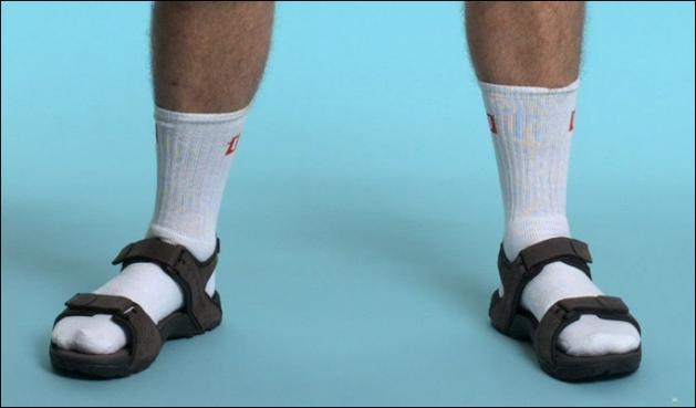 MajorcaDiscover's tweet photo. Why do tourists to Mallorca wear Sandals with socks? http://t.co/SW30WFd6hc