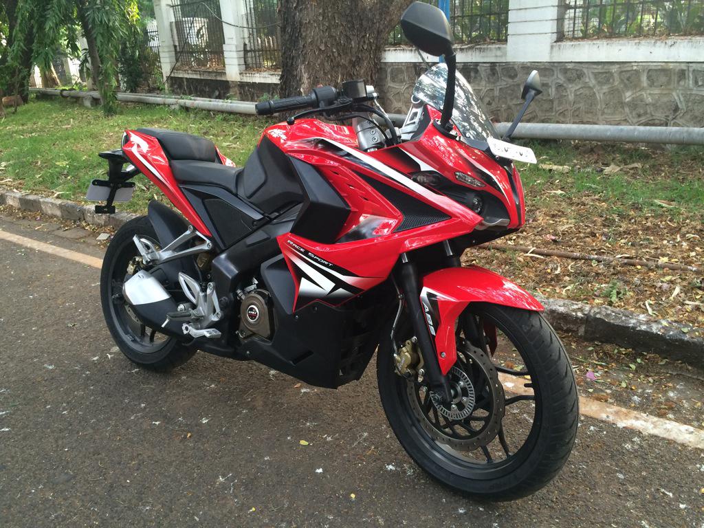 sidpatankar's tweet image. Finally!!! A brief ride but at least a chance to introduce myself to the new #PulsarRS! SVP @my_pulsar