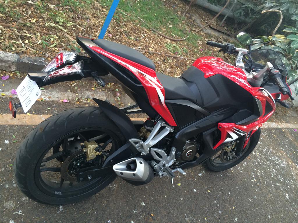 sidpatankar's tweet image. Finally!!! A brief ride but at least a chance to introduce myself to the new #PulsarRS! SVP @my_pulsar