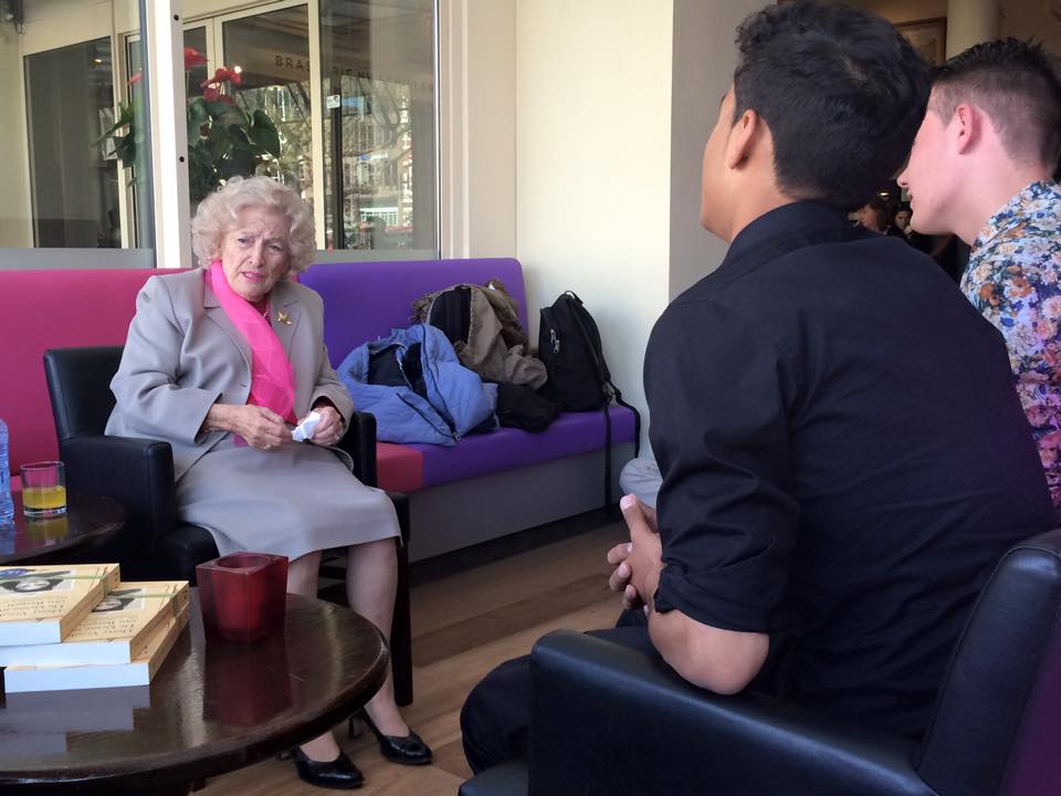 Hetty Verolme wordt geïnterviewd door scholieren en is vanavond te gast bij <a href="/RTLLateNight/">.</a>.