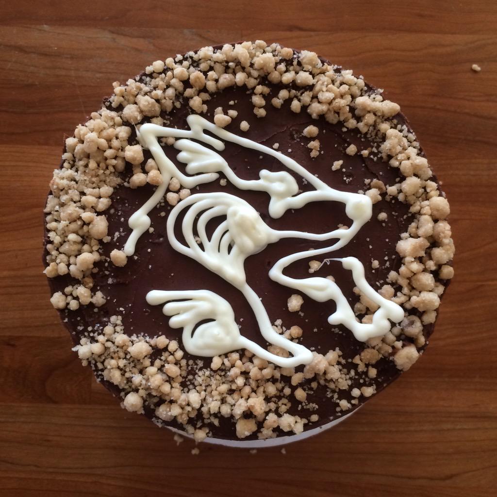 imthegirl's tweet photo. I found the cake in all its glory!
..but it's so pretty I can't cut it.
@space150 #150DaysInSpace @gregswan http://t.co/NTxer5fe3F