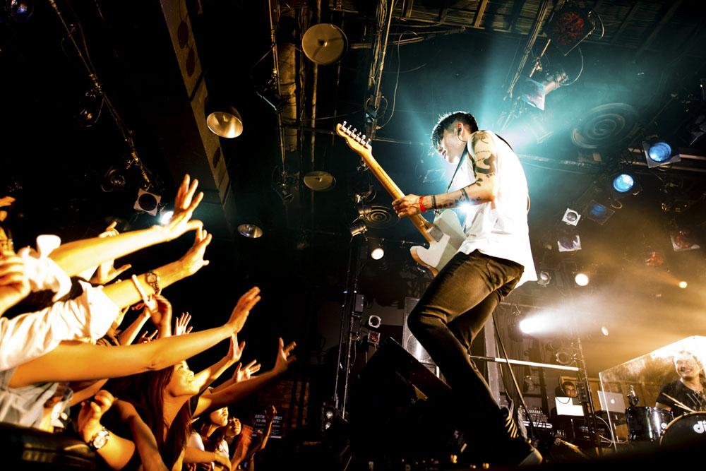staff_miyavi's tweet photo. ジャパンツアー広島公演終了!!ツアー初日にふさわしい素敵な空間をありがとうございました! Thanks Hiroshima for being amazing!!! #WeAreTheOthersTour2015 http://t.co/aGw3Rc3qN0