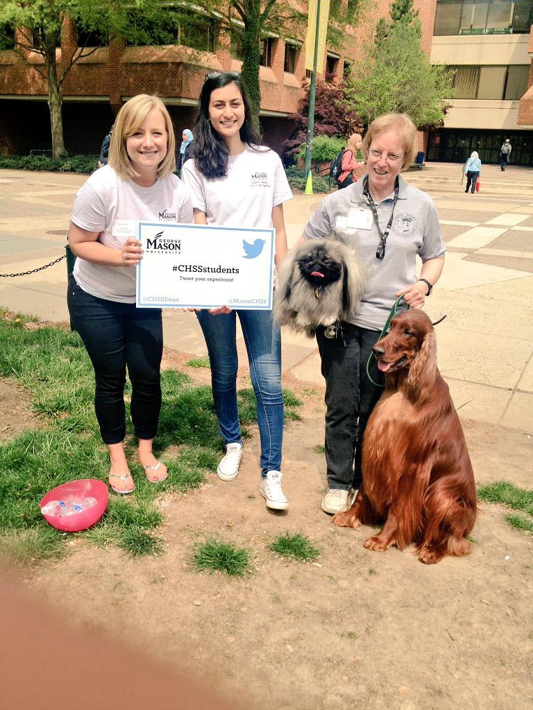 GeorgeMasonU's tweet photo. De-stress with puppies!!! .50¢ cent lemonade fundraiser!!! Come to North Plaza lawn until 2pm today! 🐶 #CHSS http://t.co/P816Xp5FSW