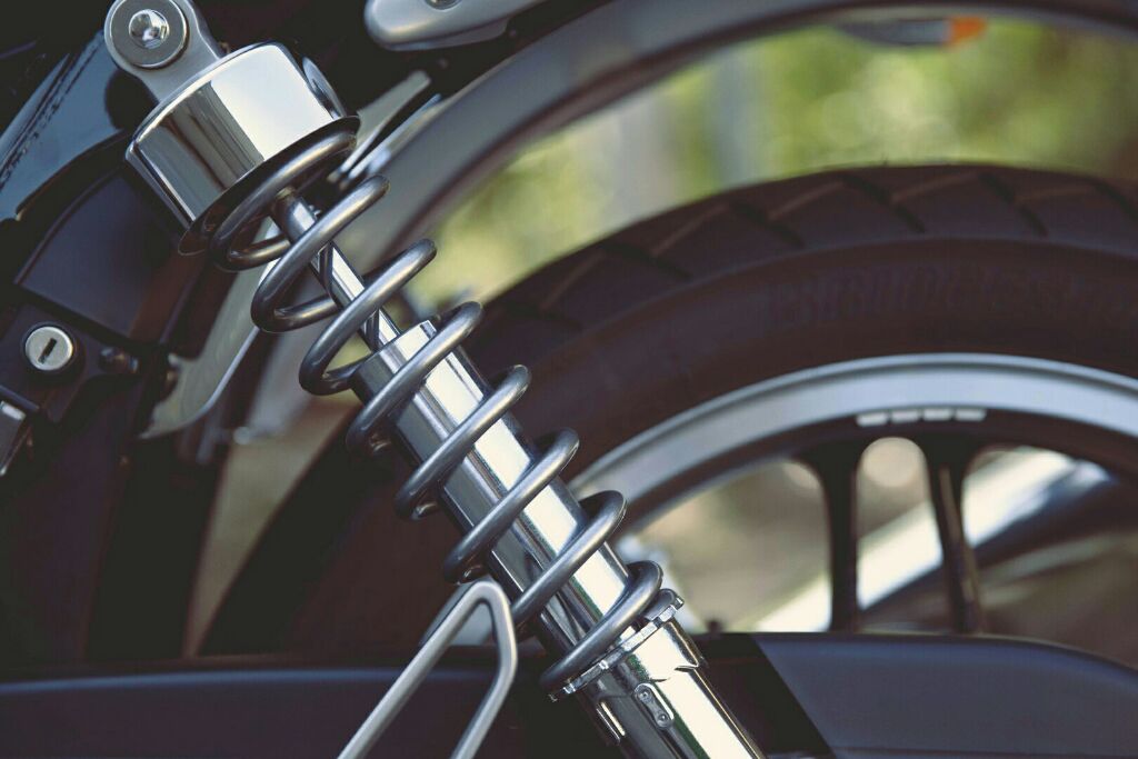 206MilliMeter's tweet photo. Rear OEM shock of the #honda #cb1100 #motorcycle.  #motorcyclelife http://t.co/irXwLxsvPU