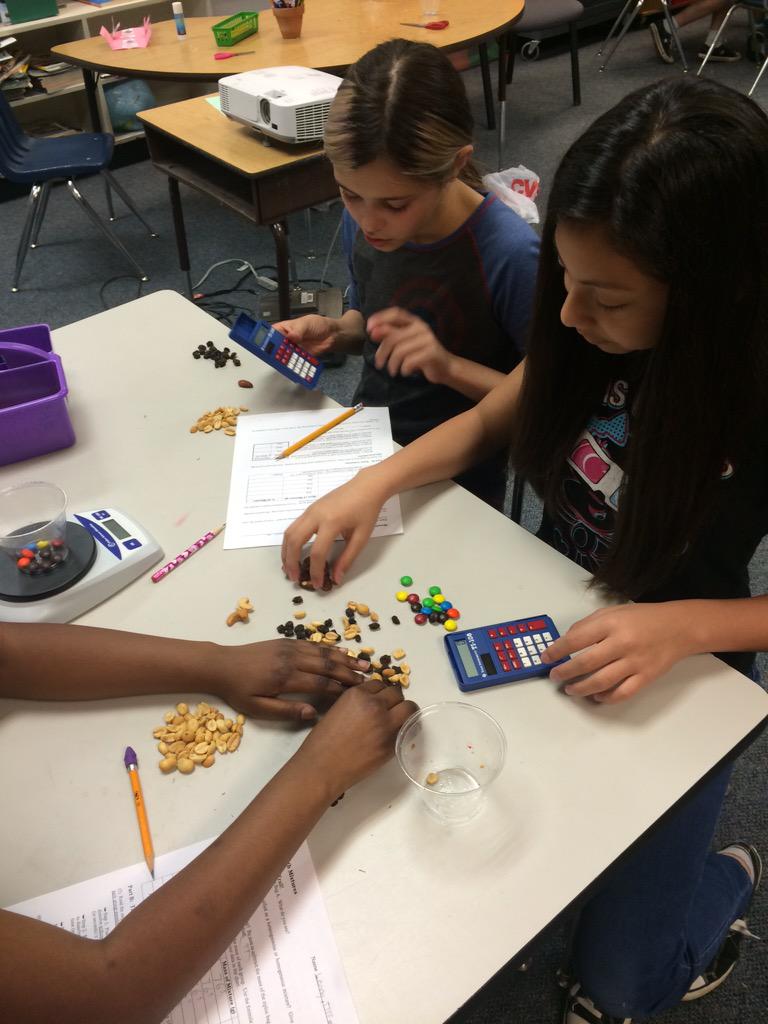 APSDrewOgg's tweet photo. Using trail mix to discuss heterogeneous and homogeneous mixture.  #chexmix @APSDrew http://t.co/5KukXIz1rT