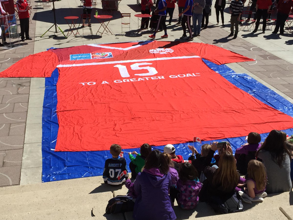 ExploreEdmonton's tweet photo. Soccer fever takes over #yegdt with the unveiling of the #CanadaRed jersey! #FIFAWWC #Canada2015 #ExploreEdmonton http://t.co/p2BG6PAqju