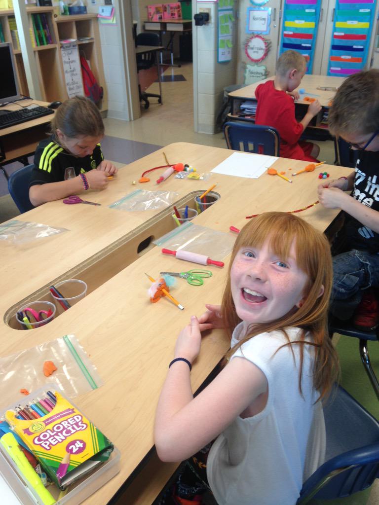JamieBaumann's tweet photo. @DHElementary is the place to be! Thinking outside the box with functional writing in 3rd grade! #thereisnobox http://t.co/mNhPnbhvkr
