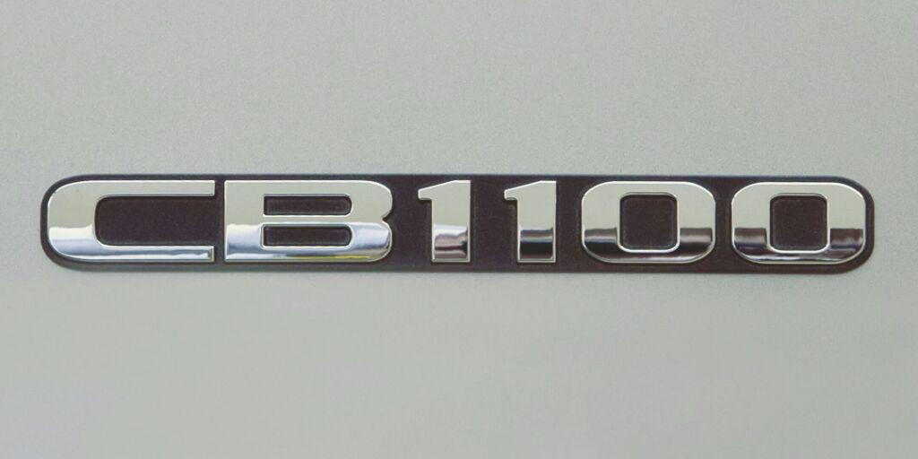206MilliMeter's tweet photo. #honda #cb1100 #motorcycle #motorcyclelife http://t.co/DaaOltgd6W
