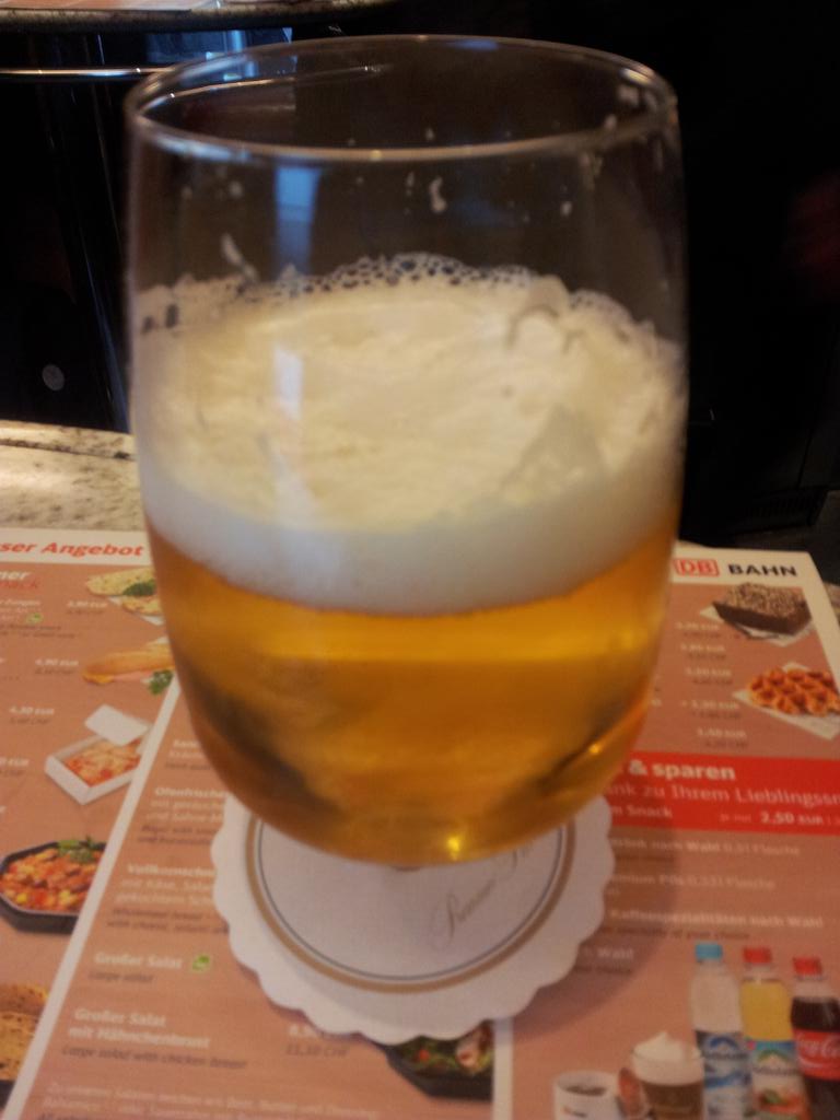 Bears_for_Bears's tweet photo. #BearDinner - if no salmon available... #lebensretter #bistrobär http://t.co/87tSgBSKUg