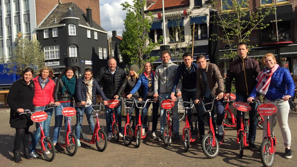 GuusPe's tweet photo. Middagje op pad met Marketing &amp; Media team. Fijne groep collega's! #nainspanningkomtontspanning http://t.co/gW20N6JyJi