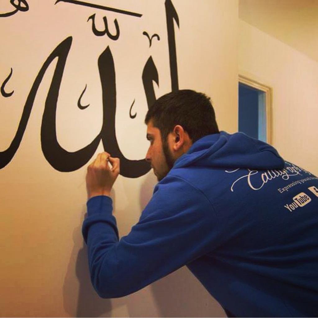 HoCalligraphy's tweet photo. #WallArt
Retweet if you would like this done in your house.
#HouseOfCalligraphy #Allah #Arabic #Calligraphy http://t.co/STgQ5PrfkQ