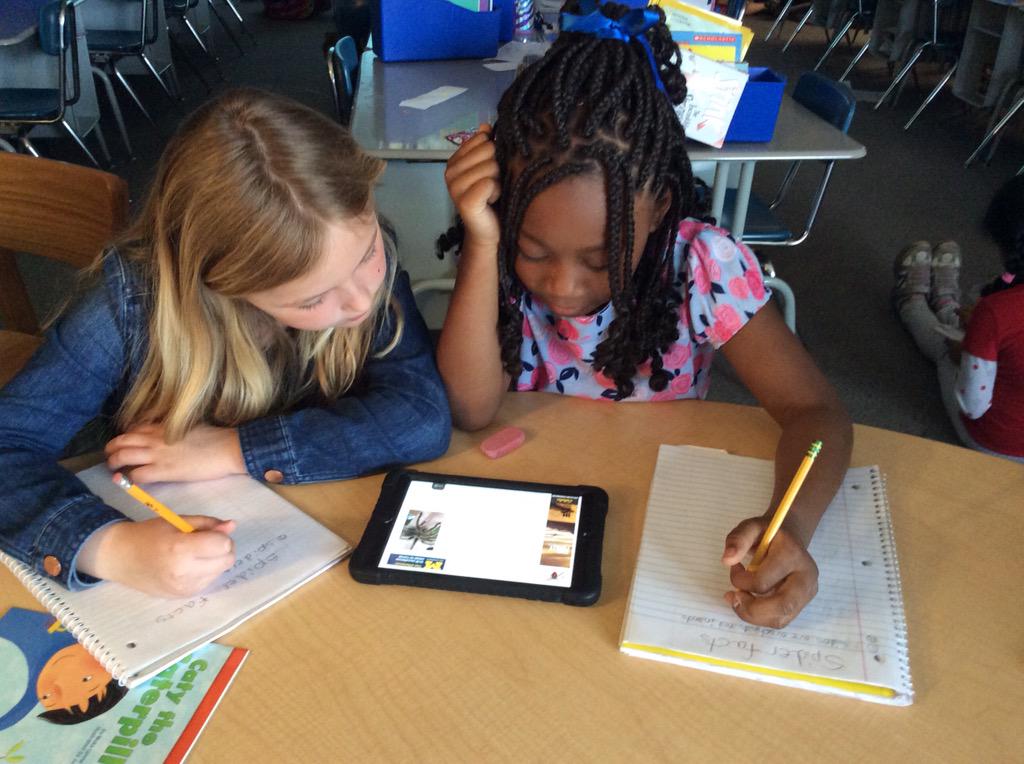 MrsBoyer3's tweet photo. Using our iPads to research our non fiction animals@hamiltonhawks82 http://t.co/CLlWfZCsmZ