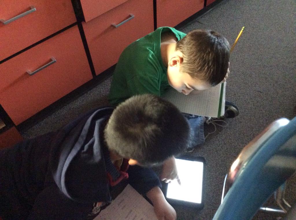 MrsBoyer3's tweet photo. Using our iPads to research our non fiction animals@hamiltonhawks82 http://t.co/CLlWfZCsmZ