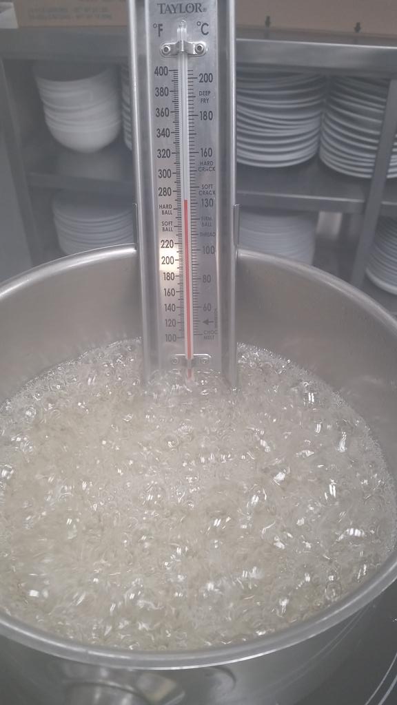 bakerleahy's tweet image. Going for 285.  #thewaitingplace #sugar #makingcandy  @JockeyHollowBK