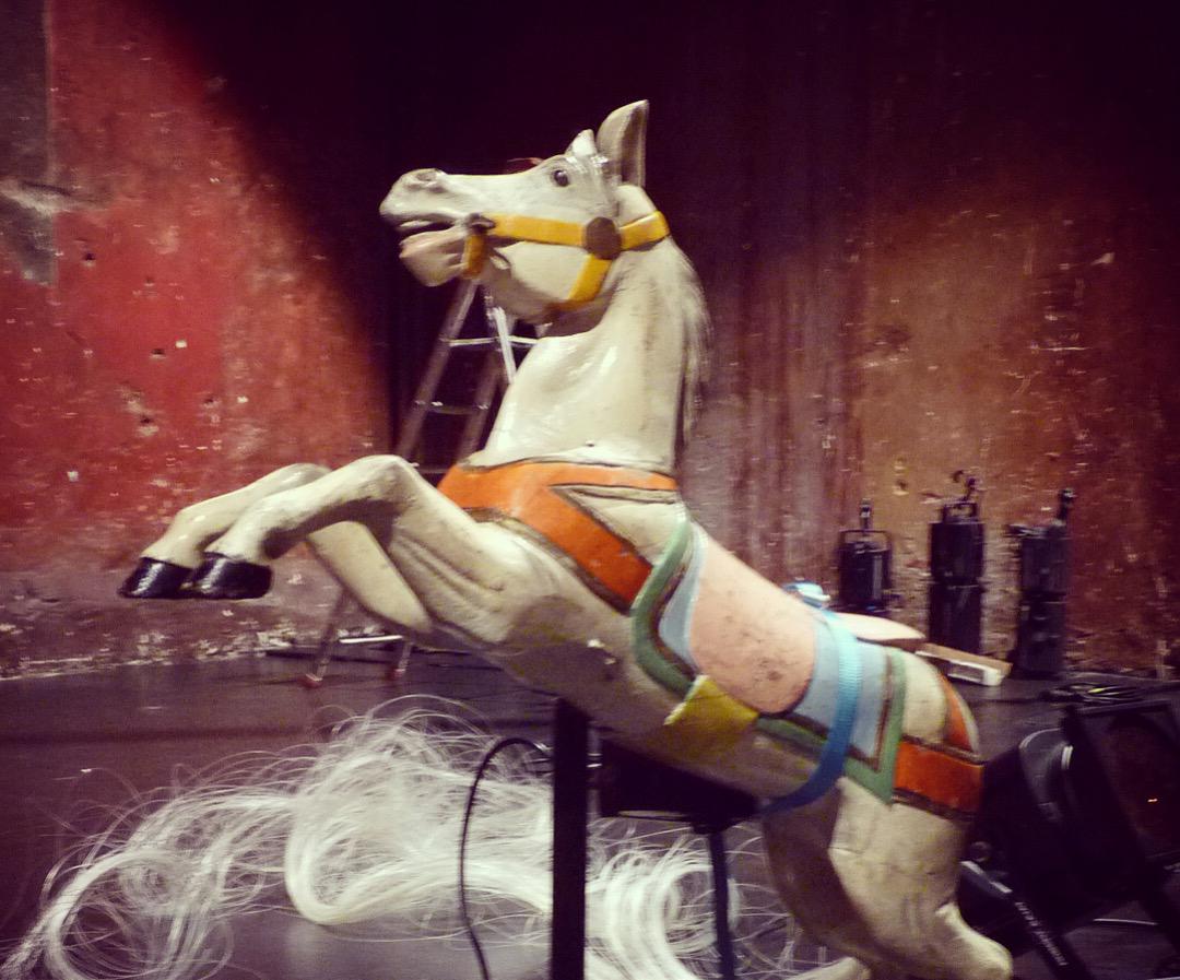 BouffesDuNord's tweet image. En voilà un qui connaît déjà par cœur toutes les nouvelles compositions de Judith Chemla! #Crackinthesky #horse