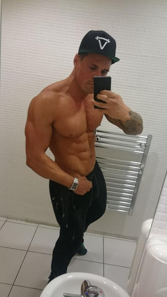 spatanning's tweet photo. Another cheeky selfie from a happy client #mentantoo #faketanthursday @XenTan_UK http://t.co/nMhW9WgfZm