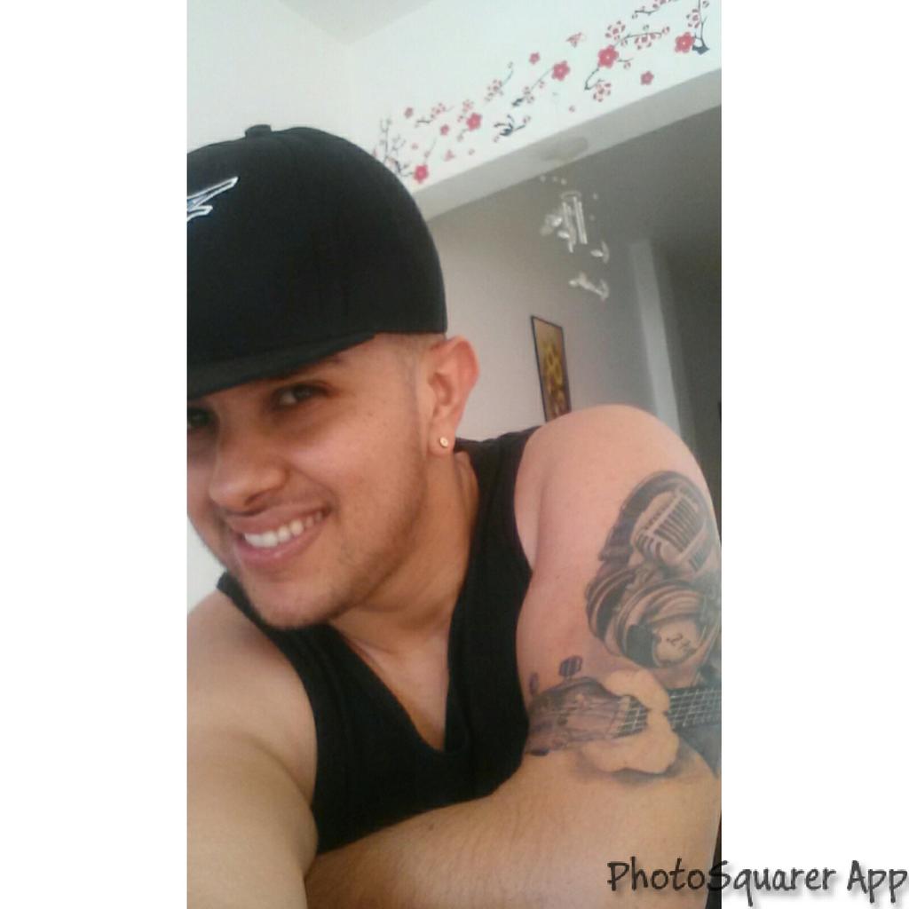 LosMenderMusic's tweet photo. Asi quedo mi nuevo tatuaje mi gente!!! #losmender hoy en sintonia con los #premiosbillboards2015 #billboard http://t.co/a1TjKCQceV