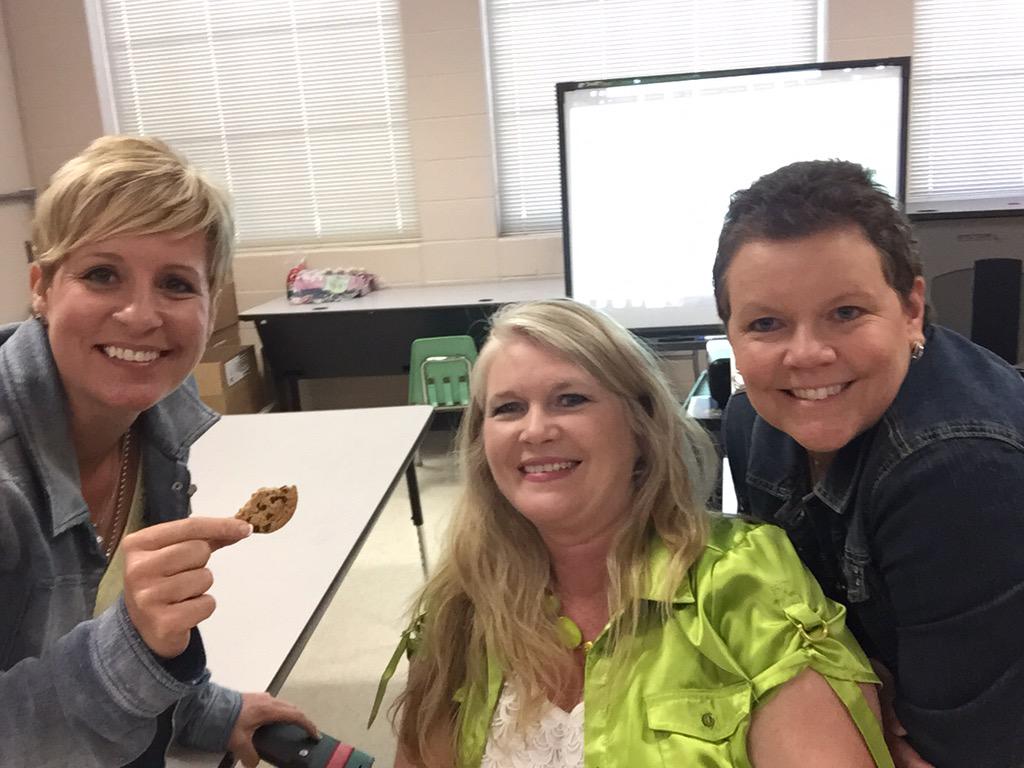 lwheeler525's tweet photo. #SweetSessions @GodleyInt join us teachers for your lunch &amp; dessert &amp; talks edTech http://t.co/z05Q7VVLN5