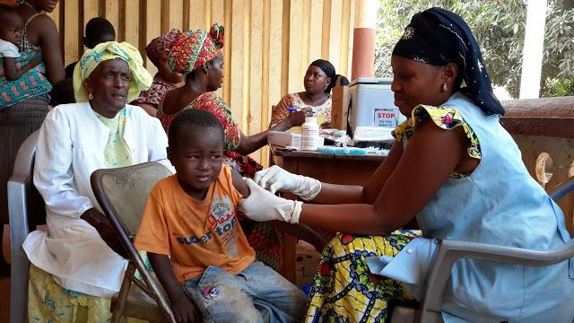WHOAFRO's tweet photo. #Vaccination of a child against #measles in Kankan, #Guinea during a measles vaccination campaign #AVW2015 http://t.co/5JVYAoG1xk